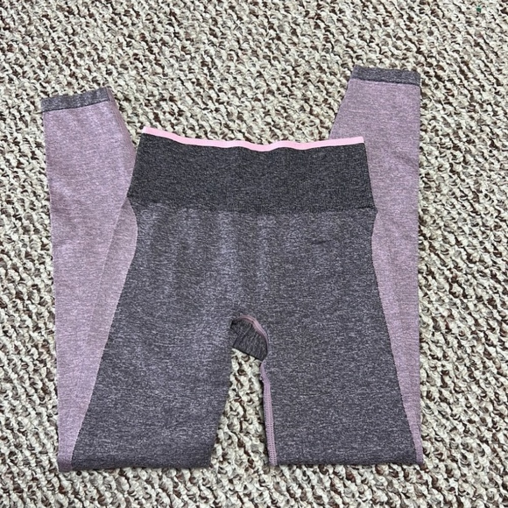 ‎PINK - Picture 3 of 5